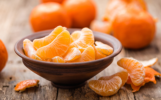 Bowl of tangerines.