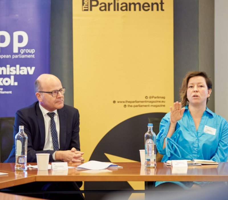 Amelia, Strategic Director for Parkinson’s Europe, addresses MEPs such as German politician Oliver Schenk at European Parliament event