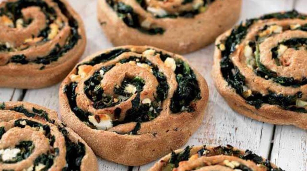 Parkinson's friendly recipes: Bread rosettes with spinach, feta and oregano