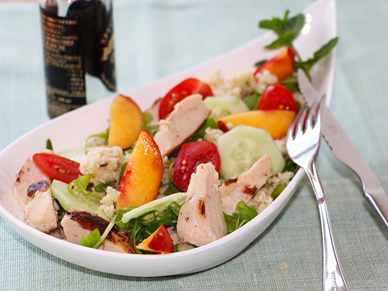 Parkinson's-friendly summer recipe: Couscous with chicken, raisins & nectarine in a lemon vinaigrette