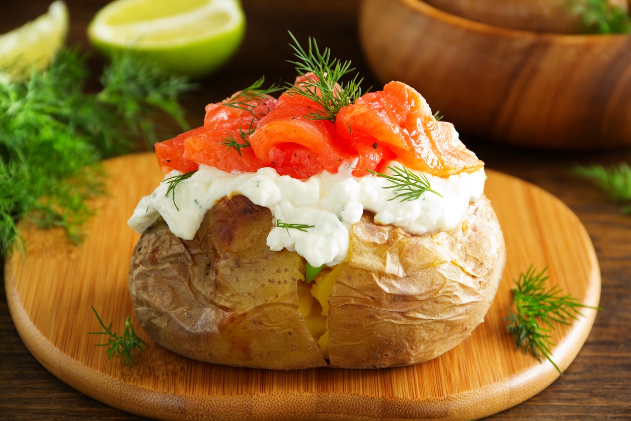potato with cream of the cream cheese and salted salmon