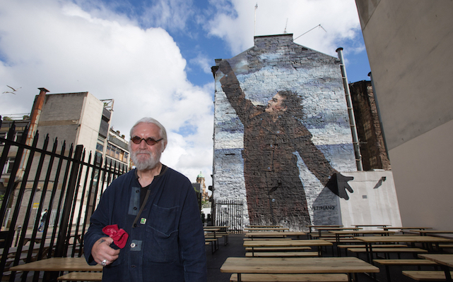 Billy Connolly mural by Jack Vettriano