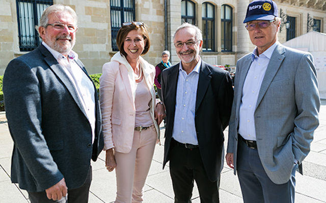 Pillow-Fight-Luxembourg_Parkinsons-Disease-Research_VIP